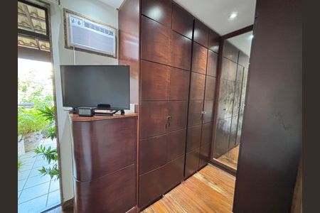 Apartamento à venda com 221m², 3 quartos e 4 vagas Apartamento à venda com 221m², 3 quartos e 4 vagasQuarto 3