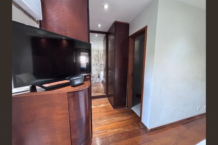 Apartamento à venda com 221m², 3 quartos e 4 vagas Apartamento à venda com 221m², 3 quartos e 4 vagasQuarto 3