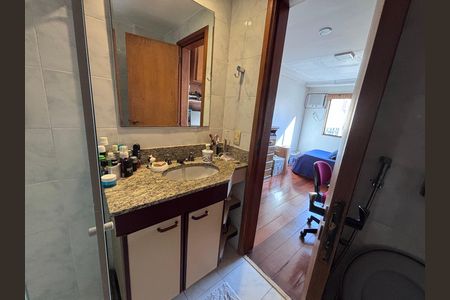 Apartamento à venda com 221m², 3 quartos e 4 vagas Apartamento à venda com 221m², 3 quartos e 4 vagasBanheiro do Quarto 1