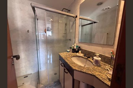 Apartamento à venda com 221m², 3 quartos e 4 vagas Apartamento à venda com 221m², 3 quartos e 4 vagasBanheiro do Quarto 1