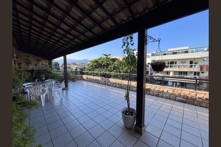 Apartamento à venda com 221m², 3 quartos e 4 vagas Apartamento à venda com 221m², 3 quartos e 4 vagasVaranda