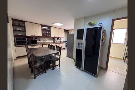 Apartamento à venda com 221m², 3 quartos e 4 vagas Apartamento à venda com 221m², 3 quartos e 4 vagasCozinha