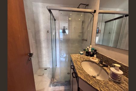 Apartamento à venda com 221m², 3 quartos e 4 vagas Apartamento à venda com 221m², 3 quartos e 4 vagasBanheiro do Quarto 1