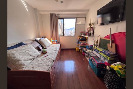 Apartamento à venda com 221m², 3 quartos e 4 vagas Apartamento à venda com 221m², 3 quartos e 4 vagasQuarto 2