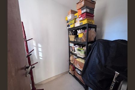 Apartamento à venda com 221m², 3 quartos e 4 vagas Apartamento à venda com 221m², 3 quartos e 4 vagasQuarto de Serviço
