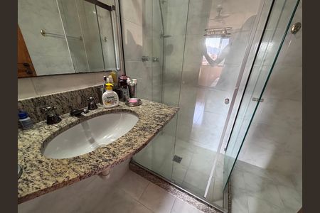 Apartamento à venda com 221m², 3 quartos e 4 vagas Apartamento à venda com 221m², 3 quartos e 4 vagasBanheiro do Quarto 2