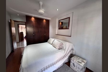 Apartamento à venda com 221m², 3 quartos e 4 vagas Apartamento à venda com 221m², 3 quartos e 4 vagasQuarto 3