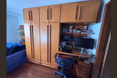 Apartamento à venda com 221m², 3 quartos e 4 vagas Apartamento à venda com 221m², 3 quartos e 4 vagasQuarto 1