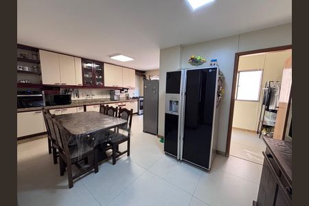 Apartamento à venda com 221m², 3 quartos e 4 vagas Apartamento à venda com 221m², 3 quartos e 4 vagasCozinha