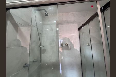 Apartamento à venda com 221m², 3 quartos e 4 vagas Apartamento à venda com 221m², 3 quartos e 4 vagasBanheiro do Quarto 2