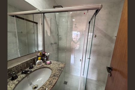 Apartamento à venda com 221m², 3 quartos e 4 vagas Apartamento à venda com 221m², 3 quartos e 4 vagasBanheiro do Quarto 2