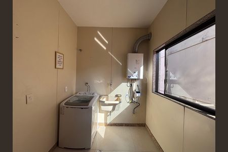 Apartamento à venda com 221m², 3 quartos e 4 vagas Apartamento à venda com 221m², 3 quartos e 4 vagasÁrea de Serviço
