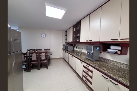Apartamento à venda com 221m², 3 quartos e 4 vagas Apartamento à venda com 221m², 3 quartos e 4 vagasCozinha