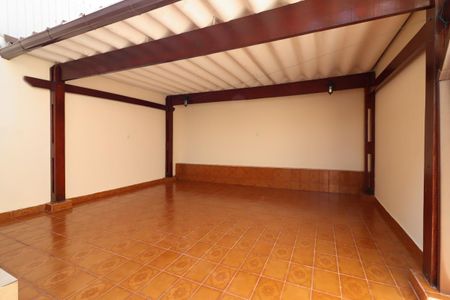 Casa à venda com 397m², 3 quartos e 2 vagas Casa à venda com 397m², 3 quartos e 2 vagasÁrea externa