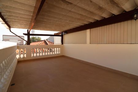 Casa à venda com 397m², 3 quartos e 2 vagas Casa à venda com 397m², 3 quartos e 2 vagasÁrea externa