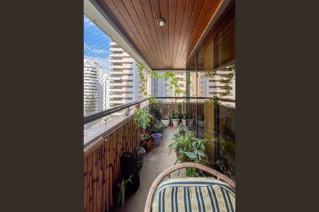 Apartamento à venda com 288m², 5 quartos e 4 vagas Apartamento à venda com 288m², 5 quartos e 4 vagasVaranda