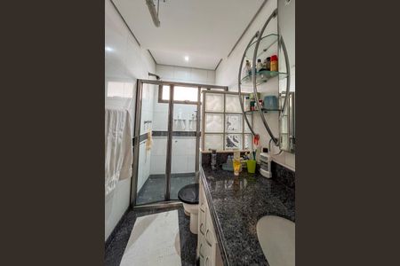 Apartamento à venda com 288m², 5 quartos e 4 vagas Apartamento à venda com 288m², 5 quartos e 4 vagasBanheiro da Suíte 2