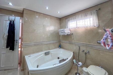 Apartamento à venda com 288m², 5 quartos e 4 vagas Apartamento à venda com 288m², 5 quartos e 4 vagasBanheiro da Suíte 1