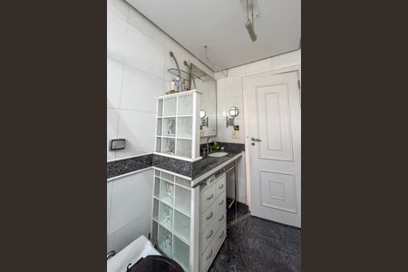 Apartamento à venda com 288m², 5 quartos e 4 vagas Apartamento à venda com 288m², 5 quartos e 4 vagasBanheiro da Suíte 2