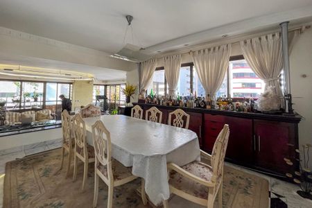 Apartamento à venda com 288m², 5 quartos e 4 vagas Apartamento à venda com 288m², 5 quartos e 4 vagasSala de Jantar
