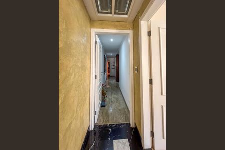 Apartamento à venda com 288m², 5 quartos e 4 vagas Apartamento à venda com 288m², 5 quartos e 4 vagasCorredor