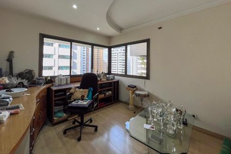 Apartamento à venda com 288m², 5 quartos e 4 vagas Apartamento à venda com 288m², 5 quartos e 4 vagasEscritório