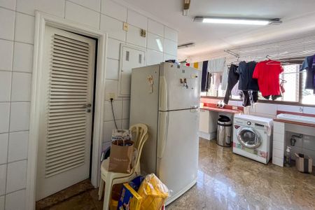 Apartamento à venda com 288m², 5 quartos e 4 vagas Apartamento à venda com 288m², 5 quartos e 4 vagasÁrea de Serviço