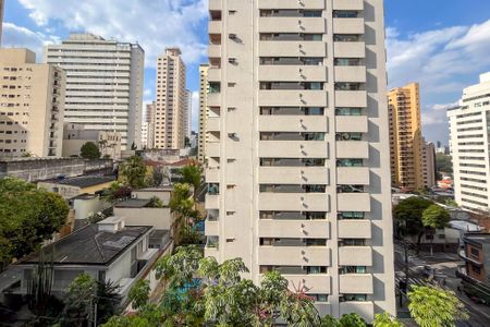 Apartamento à venda com 288m², 5 quartos e 4 vagas Apartamento à venda com 288m², 5 quartos e 4 vagasVista da Suíte 3