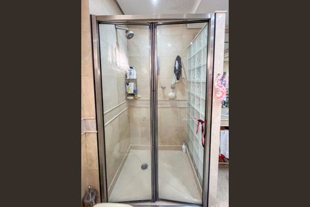Apartamento à venda com 288m², 5 quartos e 4 vagas Apartamento à venda com 288m², 5 quartos e 4 vagasBanheiro da Suíte 1