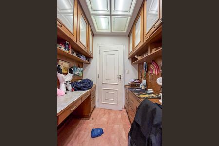 Apartamento à venda com 288m², 5 quartos e 4 vagas Apartamento à venda com 288m², 5 quartos e 4 vagasEscritório