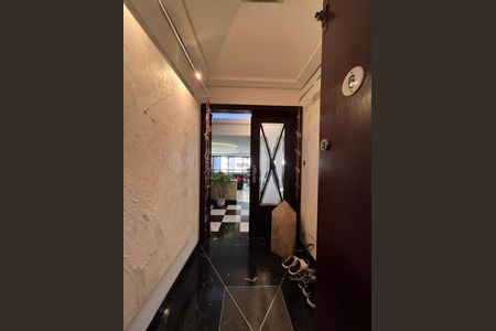 Apartamento à venda com 288m², 5 quartos e 4 vagas Apartamento à venda com 288m², 5 quartos e 4 vagasHall de entrada
