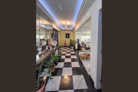 Entrada de apartamento à venda com 5 quartos, 288m² em Aclimação, São Paulo