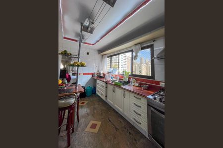 Apartamento à venda com 288m², 5 quartos e 4 vagas Apartamento à venda com 288m², 5 quartos e 4 vagasCozinha