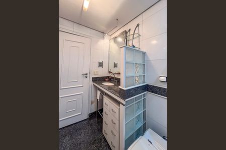 Apartamento à venda com 288m², 5 quartos e 4 vagas Apartamento à venda com 288m², 5 quartos e 4 vagasBanheiro da Suíte 3