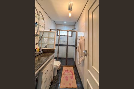 Apartamento à venda com 288m², 5 quartos e 4 vagas Apartamento à venda com 288m², 5 quartos e 4 vagasBanheiro da Suíte 3