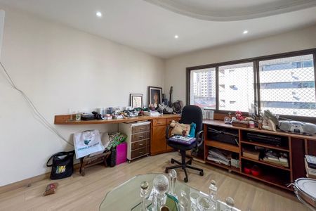 Apartamento à venda com 288m², 5 quartos e 4 vagas Apartamento à venda com 288m², 5 quartos e 4 vagasEscritório