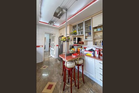 Apartamento à venda com 288m², 5 quartos e 4 vagas Apartamento à venda com 288m², 5 quartos e 4 vagasCozinha