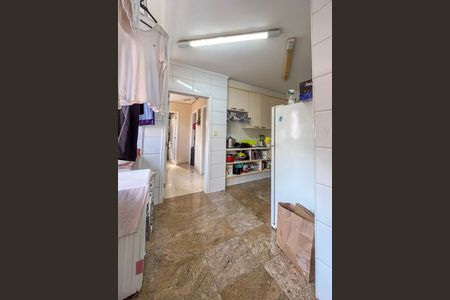 Apartamento à venda com 288m², 5 quartos e 4 vagas Apartamento à venda com 288m², 5 quartos e 4 vagasÁrea de Serviço
