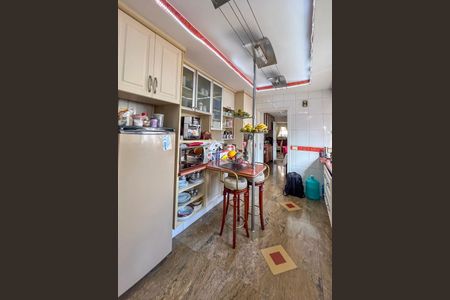 Apartamento à venda com 288m², 5 quartos e 4 vagas Apartamento à venda com 288m², 5 quartos e 4 vagasCozinha