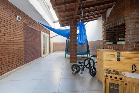 Casa à venda com 269m², 3 quartos e 3 vagas Casa à venda com 269m², 3 quartos e 3 vagasQuintal