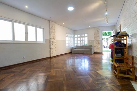 Casa à venda com 269m², 3 quartos e 3 vagas Casa à venda com 269m², 3 quartos e 3 vagasSala