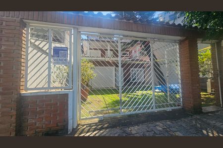 Casa à venda com 269m², 3 quartos e 3 vagas Casa à venda com 269m², 3 quartos e 3 vagasFachada