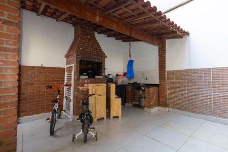 Casa à venda com 269m², 3 quartos e 3 vagas Casa à venda com 269m², 3 quartos e 3 vagasQuintal