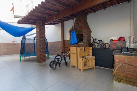 Casa à venda com 269m², 3 quartos e 3 vagas Casa à venda com 269m², 3 quartos e 3 vagasQuintal