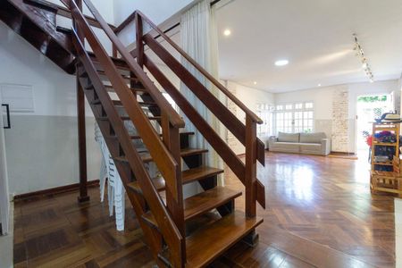 Casa à venda com 269m², 3 quartos e 3 vagas Casa à venda com 269m², 3 quartos e 3 vagasSala