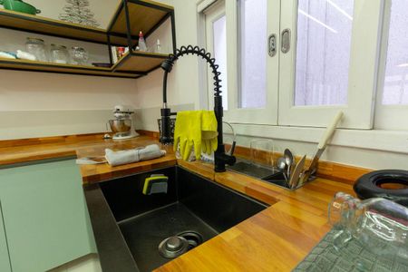 Casa à venda com 269m², 3 quartos e 3 vagas Casa à venda com 269m², 3 quartos e 3 vagasCozinha