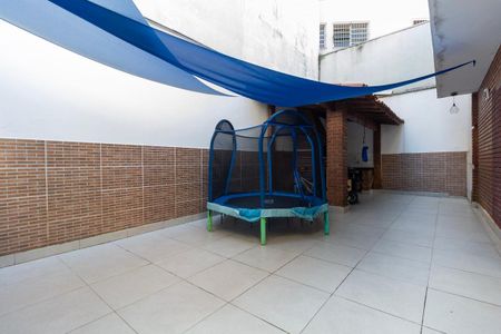Casa à venda com 269m², 3 quartos e 3 vagas Casa à venda com 269m², 3 quartos e 3 vagasQuintal