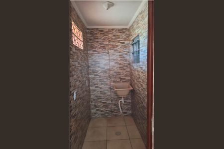 Área de serviço de casa para alugar com 2 quartos, 45m² em Vila Portuguesa, São Paulo