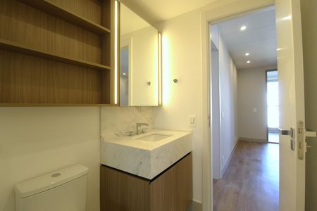 Banheiro de apartamento para alugar com 1 quarto, 44m² em Indianópolis, São Paulo