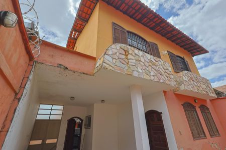 Casa à venda com 3 quartos, 257m² em Rio Branco, Belo Horizonte